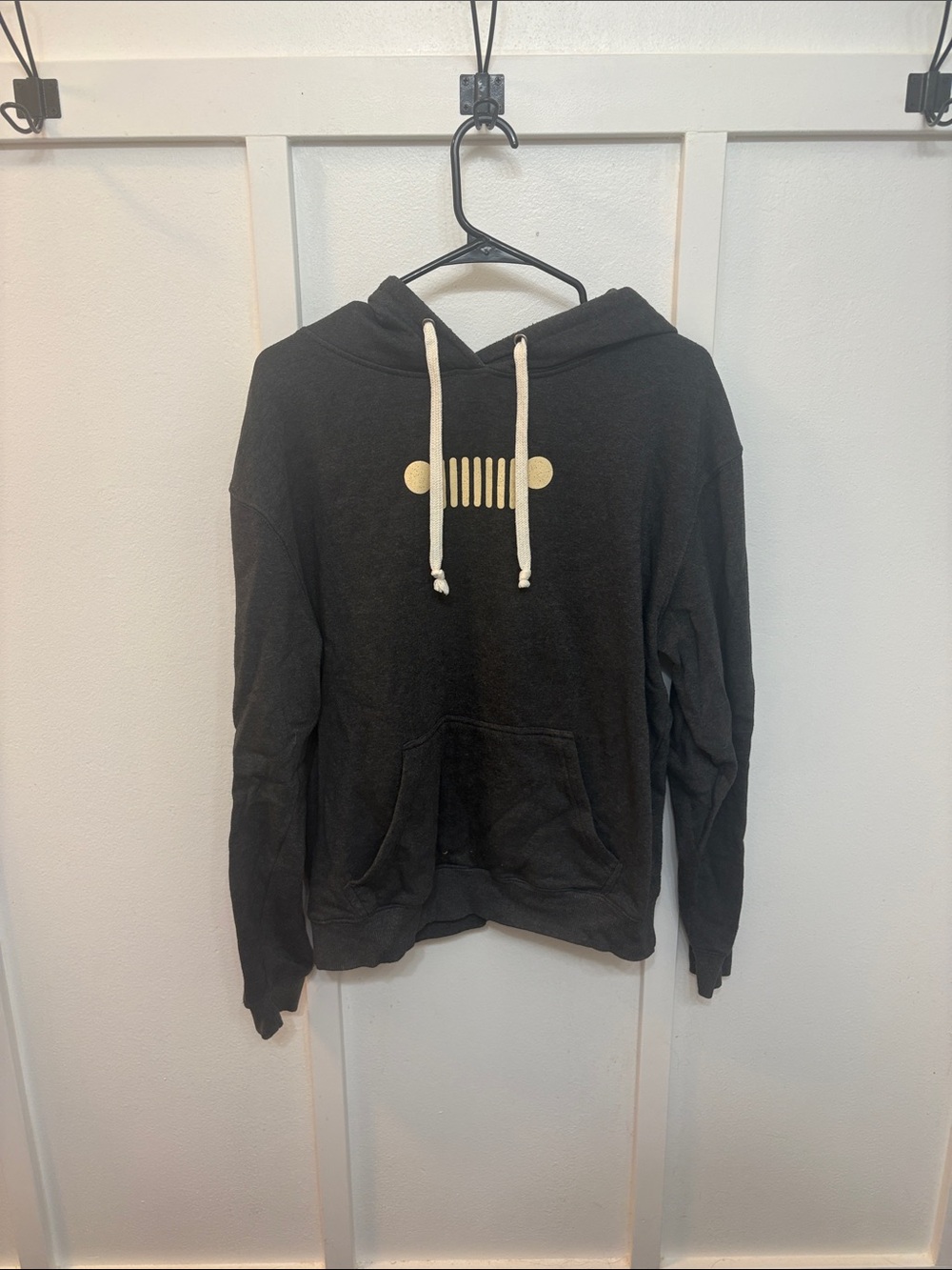 Men's Jeep Black Hooded Pullover Sweatshirt with Cream Accent